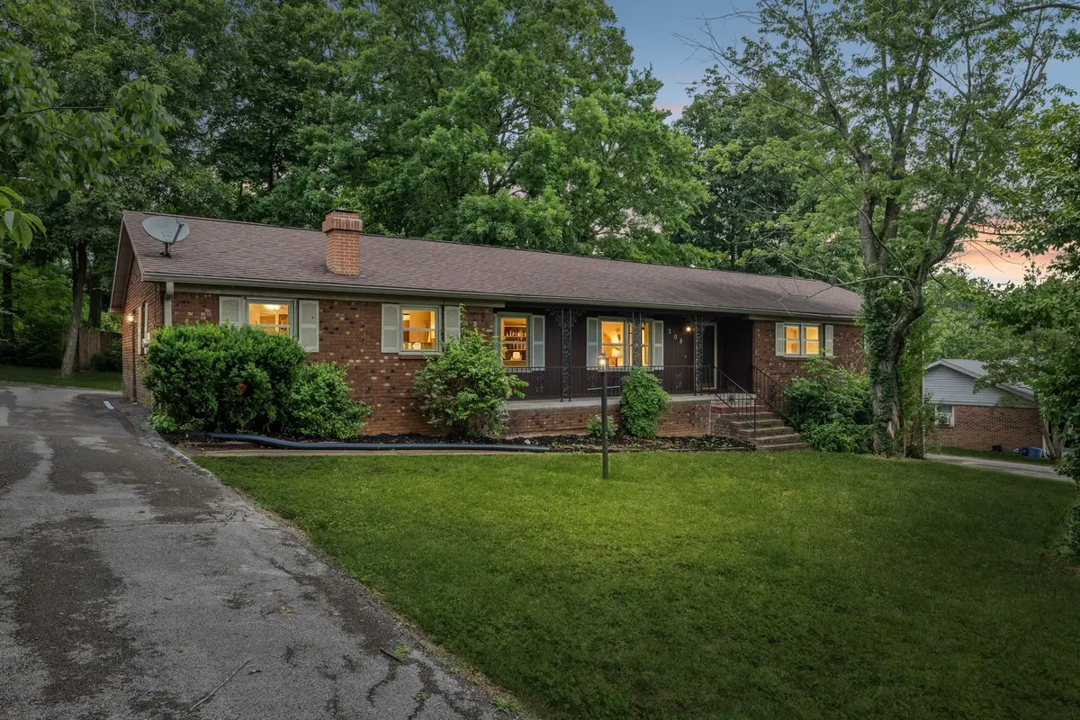 308 Adams Ave, Hopkinsville, KY 42240 - #1
