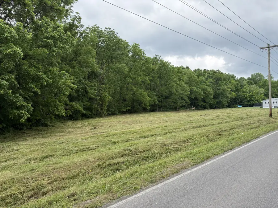 3324 Old Highway 31 E, Westmoreland, TN 37186 - #3