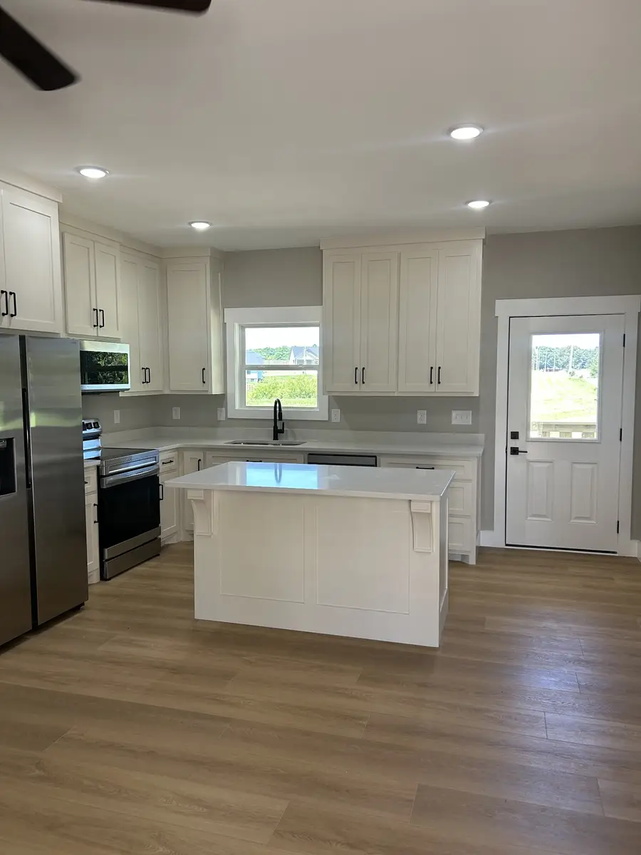 1106 Baker Ln, Lawrenceburg, TN 38464 - #3