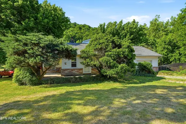 9613 Norris Fwy, Powell, TN 37849