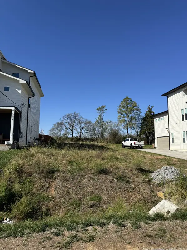 1519 E Stewarts Ln, Nashville, TN 37218