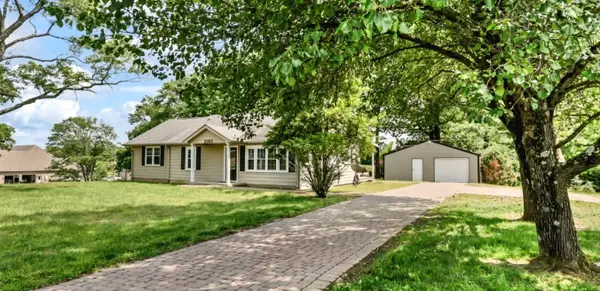 2055 Lovers Ln, Hopkinsville, KY 42240