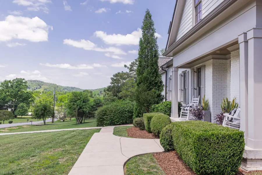 8108 Vaden Dr, Brentwood, TN 37027 - #2