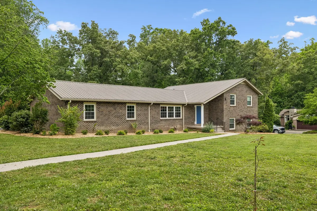 220 Lakewood Dr, Tullahoma, TN 37388 - #1