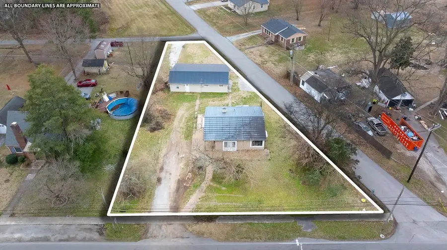 439 W Park St, Guthrie, KY 42234 - #2