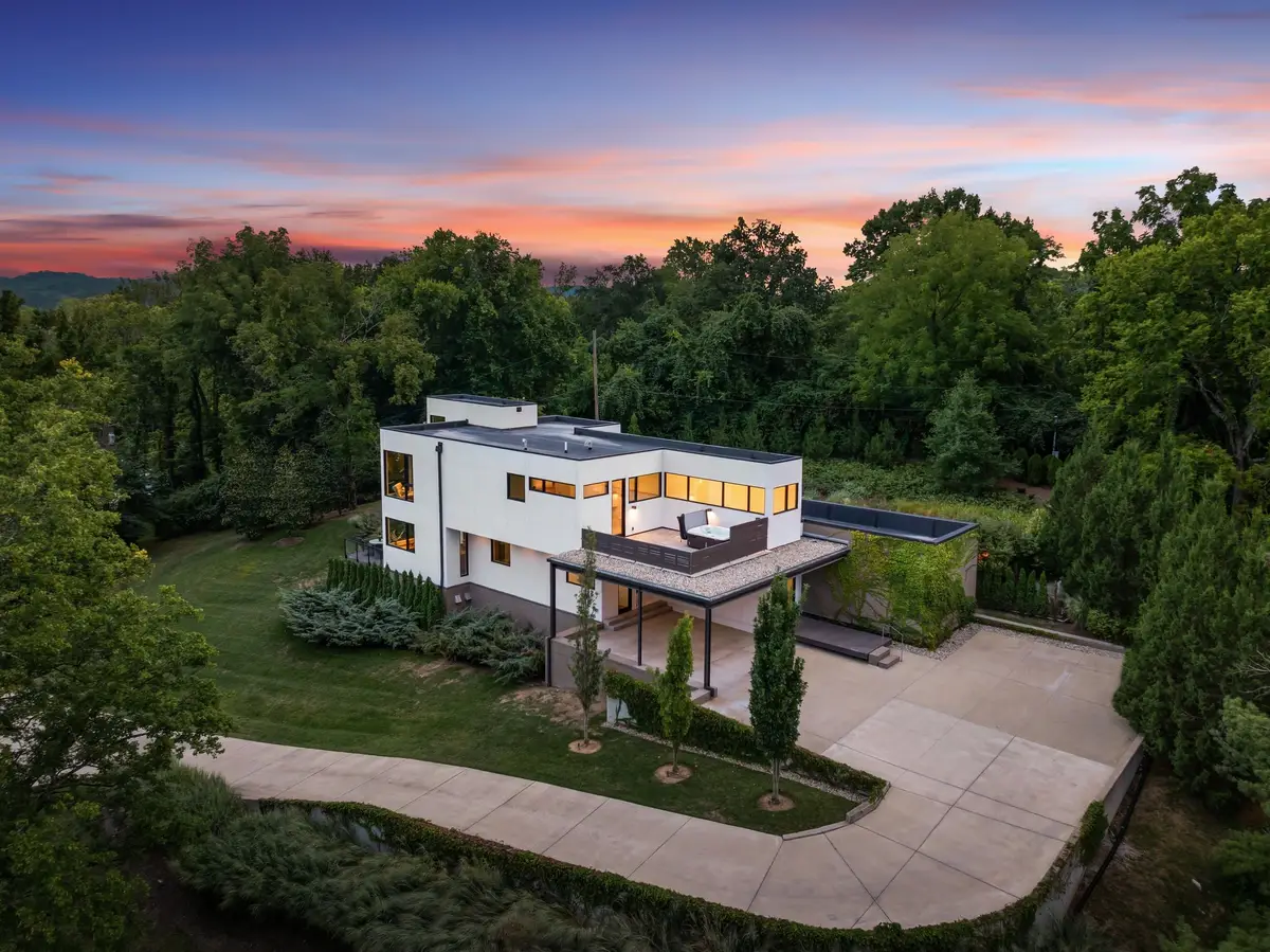 6321 E Valley Rd, Nashville, TN 37205 - #1