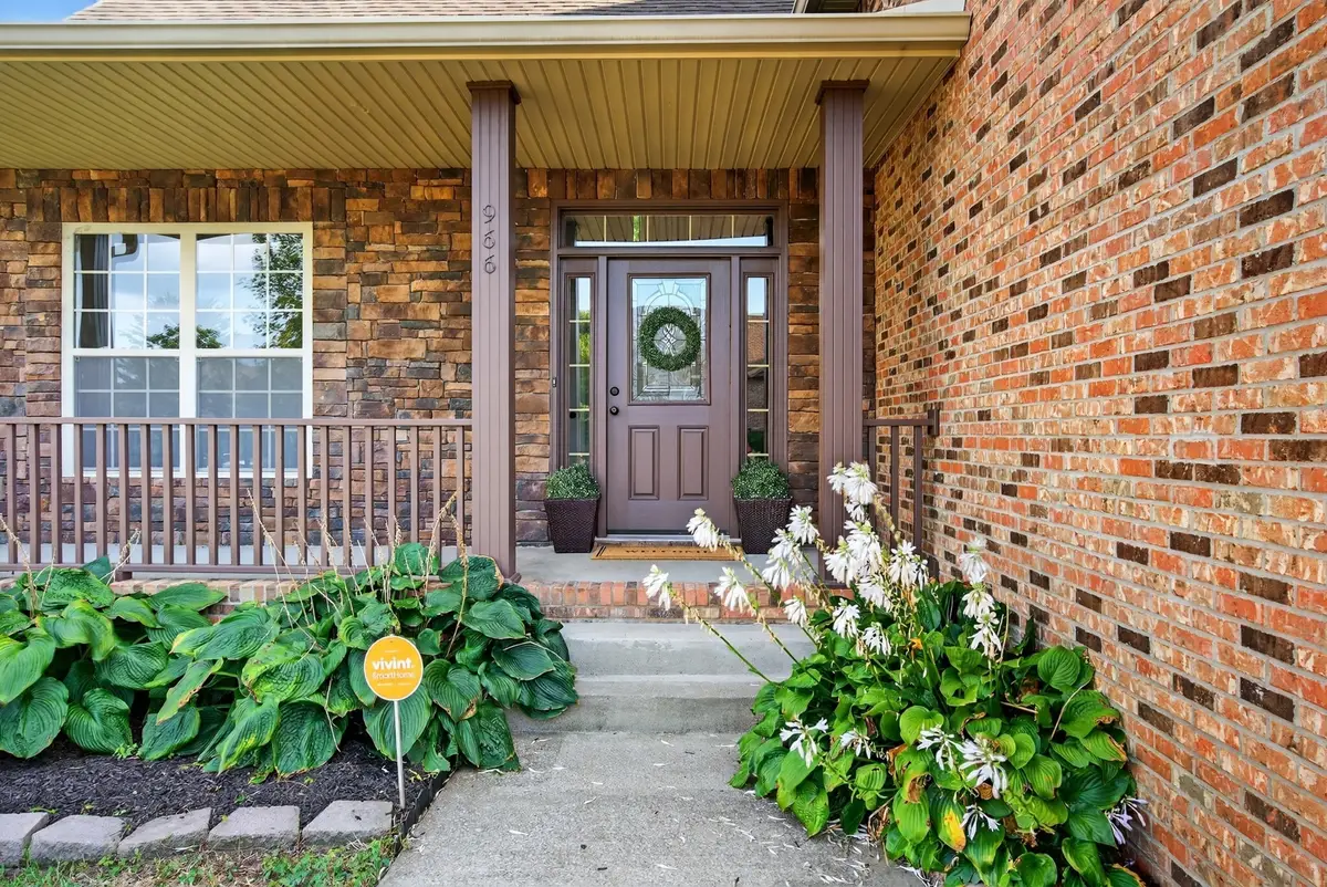 966 Willow Cir, Clarksville, TN 37043 - #1