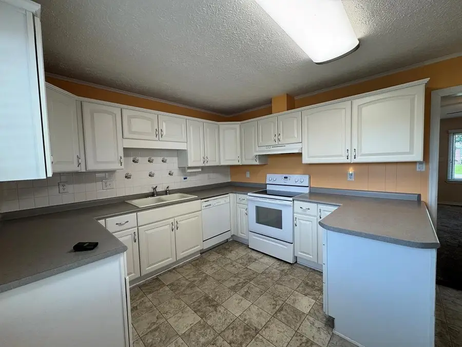 2913 Seminole Dr, Hopkinsville, KY 42240 - #2