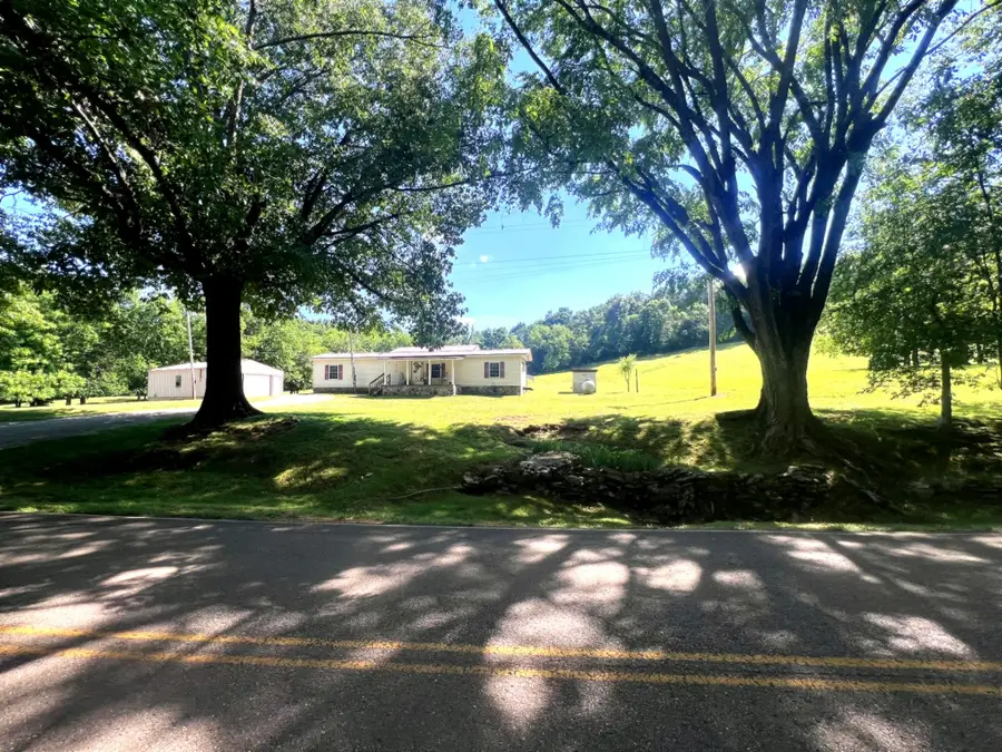 1133 Culps Bend Rd, Clifton, TN 38425 - #2