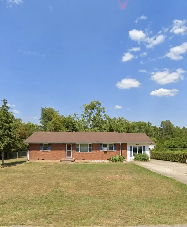 19 Gino Dr, Clarksville, TN 37042