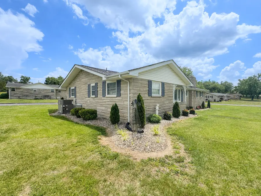 1406 Ellington Dr, Lafayette, TN 37083 - #2
