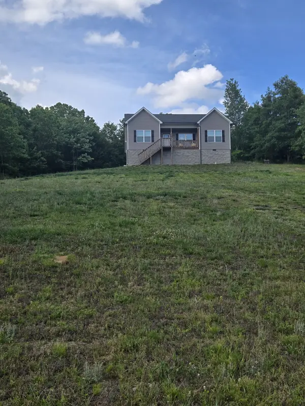 2650 N Hurricane Creek Rd, Mc Ewen, TN 37101