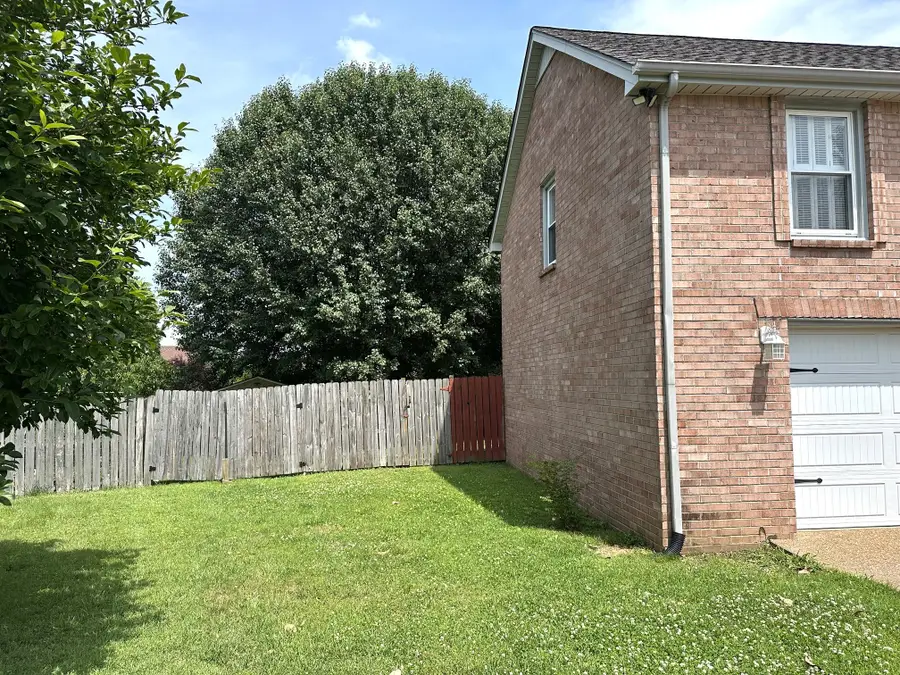 1816 Elizabeth Ct, Spring Hill, TN 37174 - #2