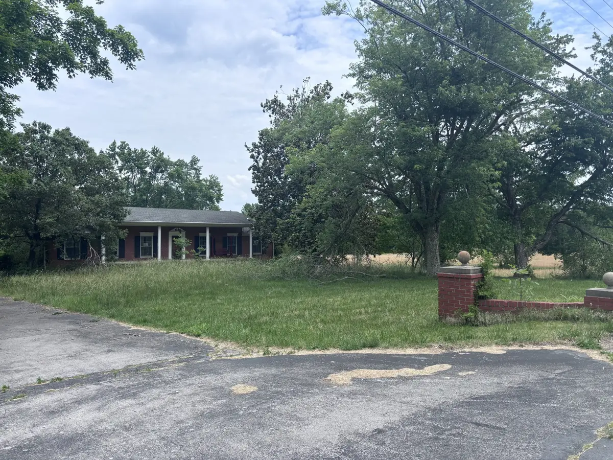 1229 N 1st St, Westmoreland, TN 37186 - #1