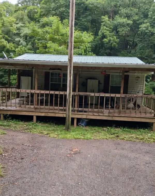 2750 Lyle Hollow Rd, Palmyra, TN 37142