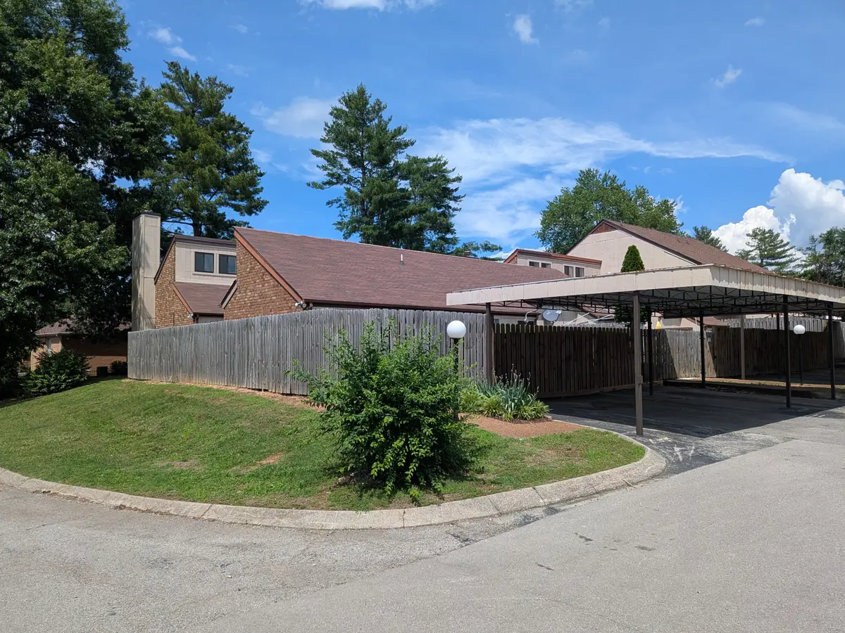 916 Old Fountain Pl, Hermitage, TN 37076 - #1