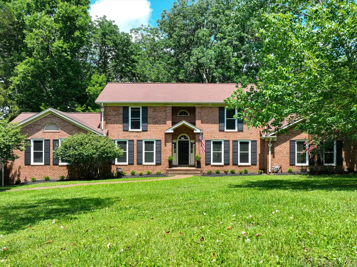 1718 Lake Grassland W, Gallatin, TN 37066 - #1