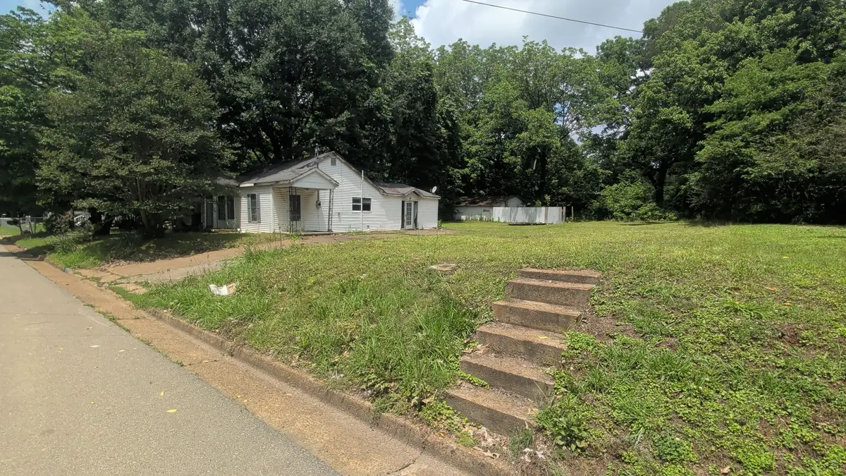 1742 E Wheeler St, Dyersburg, TN 38024 - #1