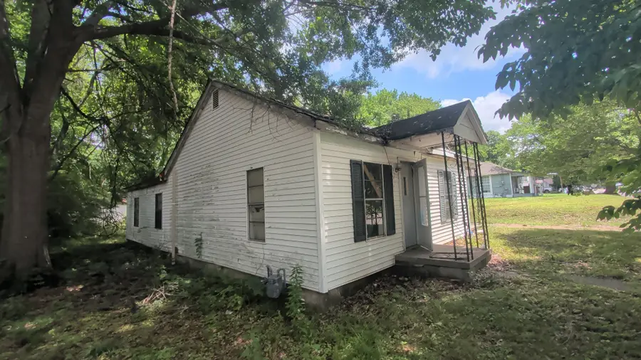 1742 E Wheeler St, Dyersburg, TN 38024 - #2