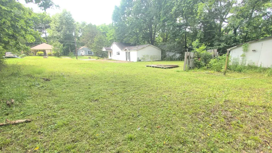 1742 E Wheeler St, Dyersburg, TN 38024 - #3