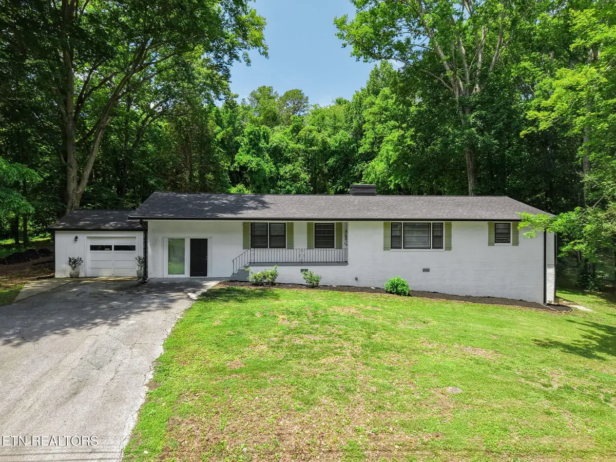 5821 Briercliff Rd, Knoxville, TN 37918 - #1