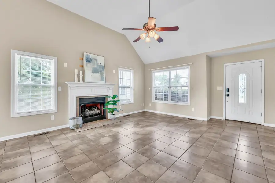 3562 Neena Ct, Clarksville, TN 37042 - #2