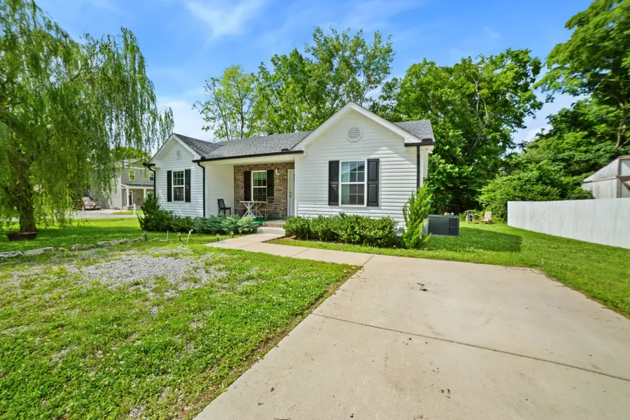 1804 Park St, Springfield, TN 37172 - #2