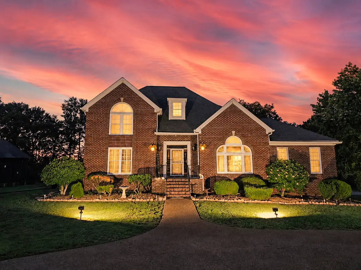 215 Northwood Ave, Shelbyville, TN 37160 - #1