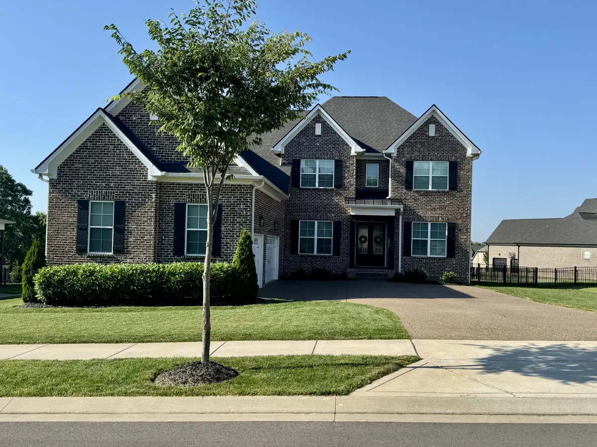 1005 Keeneland Dr, Gallatin, TN 37066 - #1
