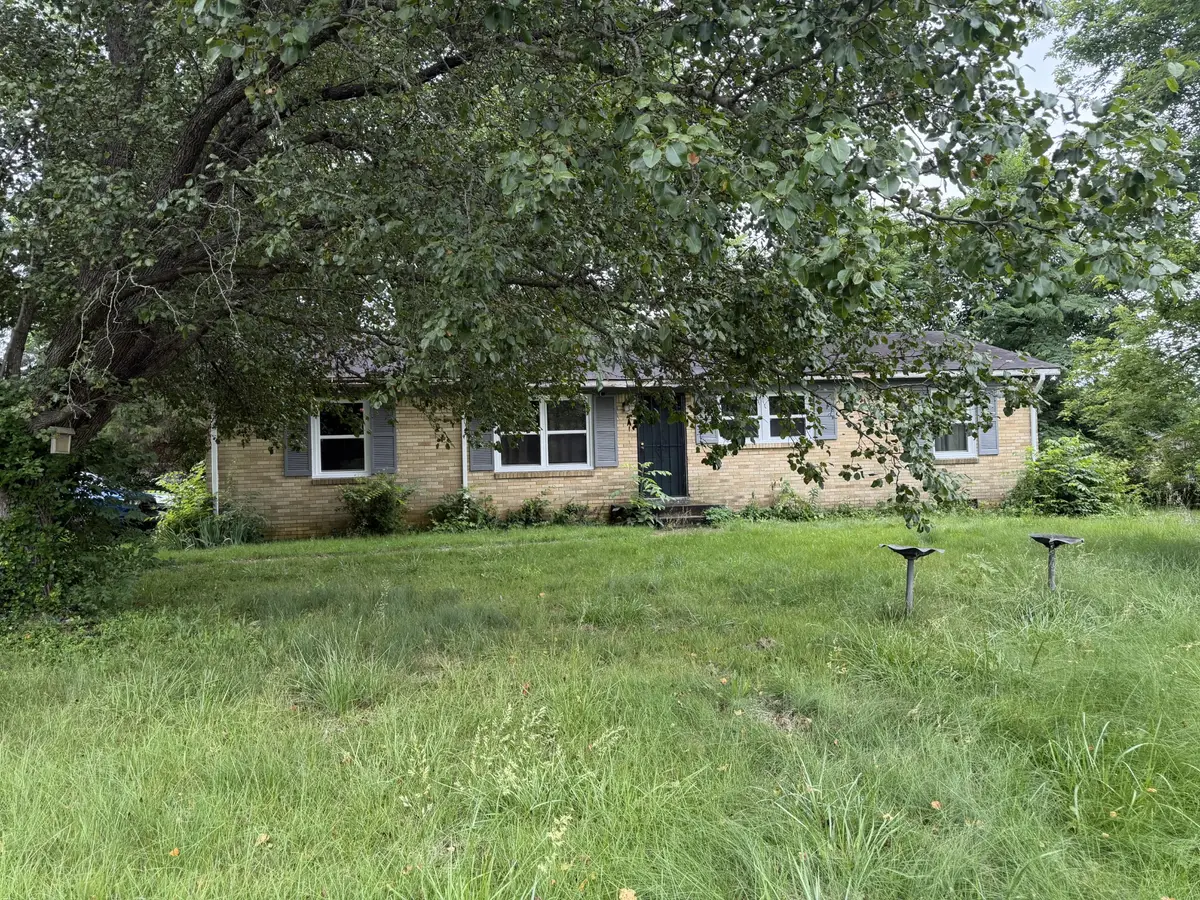 201 Ambrose Dr, Clarksville, TN 37042 - #1