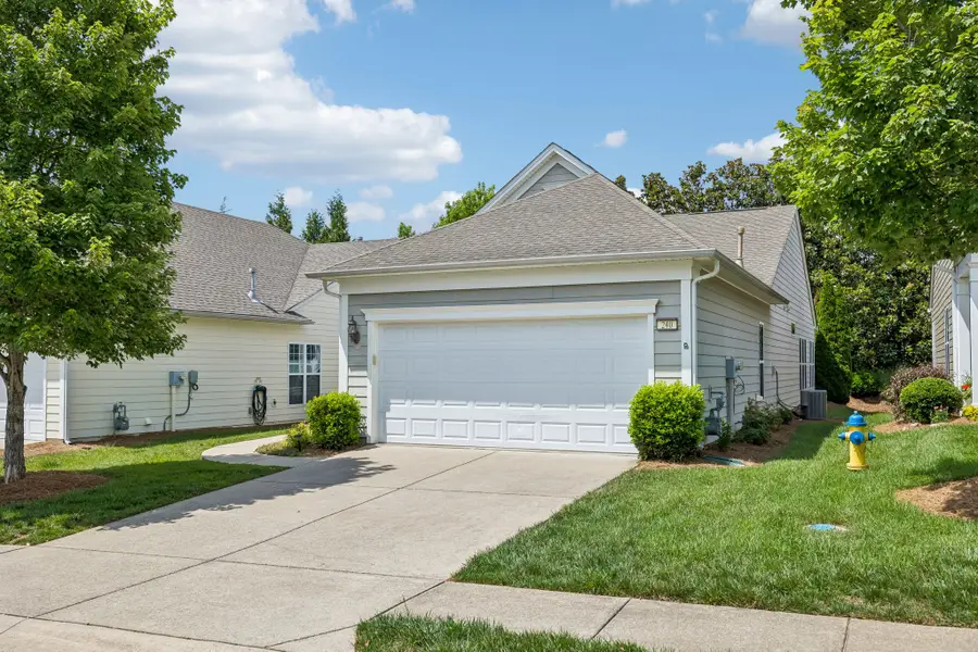 240 Old Towne Dr, Mount Juliet, TN 37122 - #2