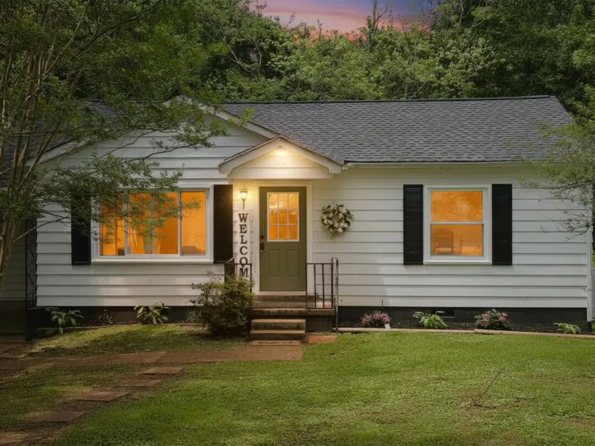 121 Turnpike Ave, Camden, TN 38320 - #1