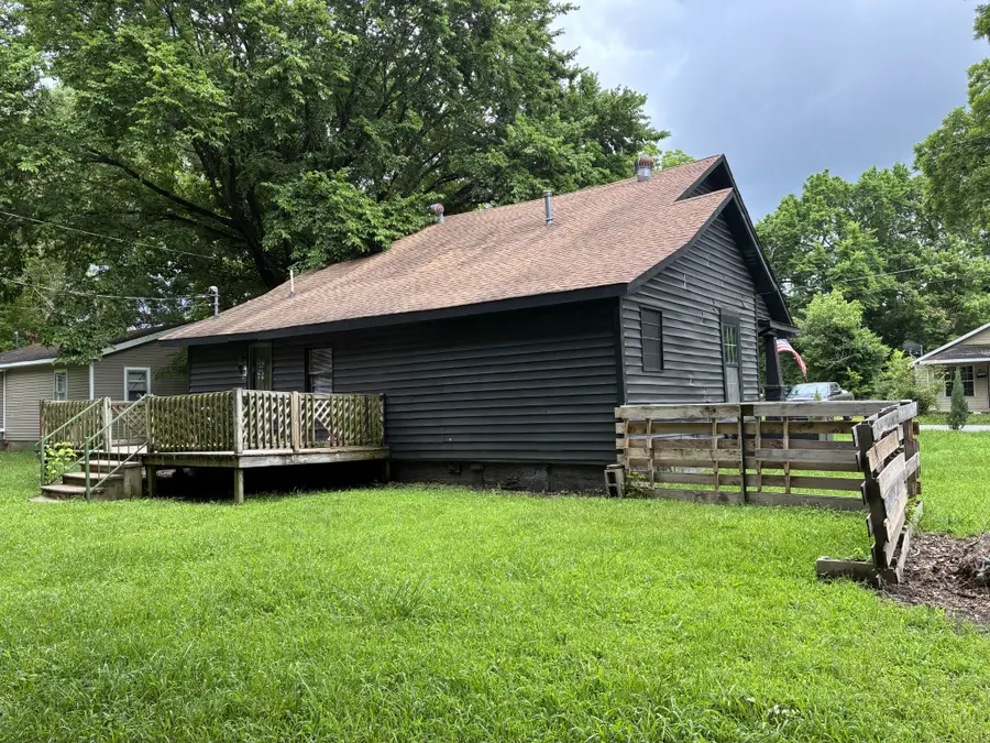 417 E 1st St, Trenton, TN 38382 - #3