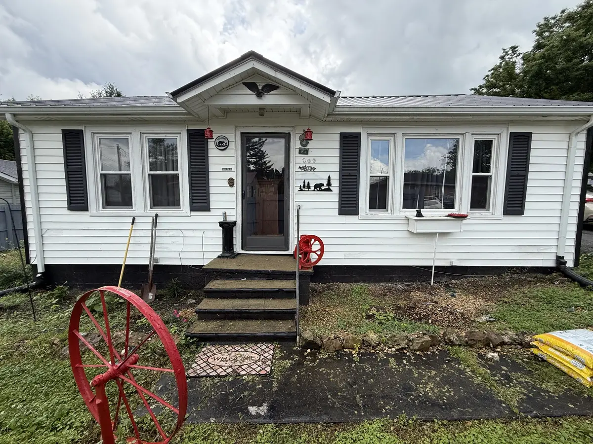 309 Jackson St, Smithville, TN 37166 - #1
