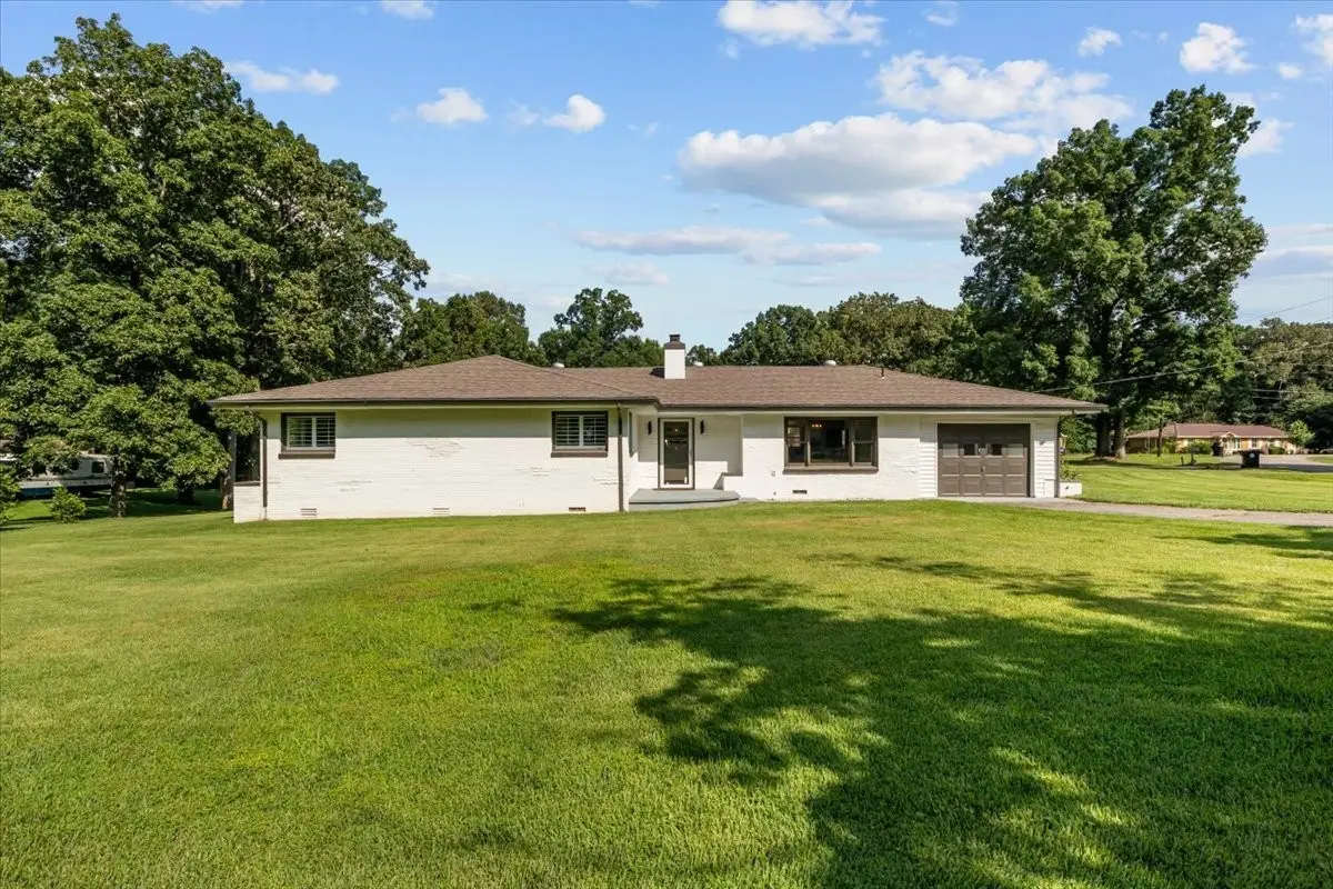 215 Sunset Dr, New Johnsonville, TN 37134 - #1