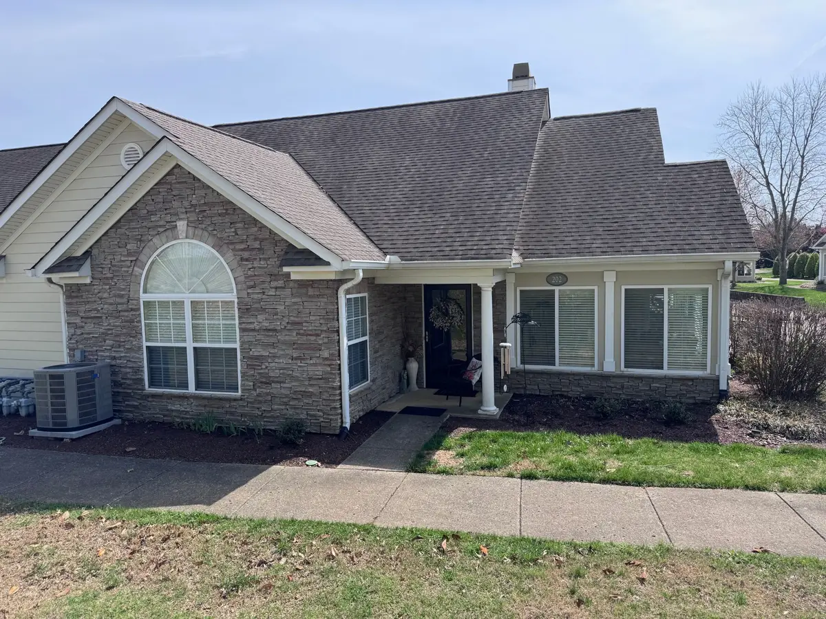 825 Browns Ln #202, Gallatin, TN 37066 - #1