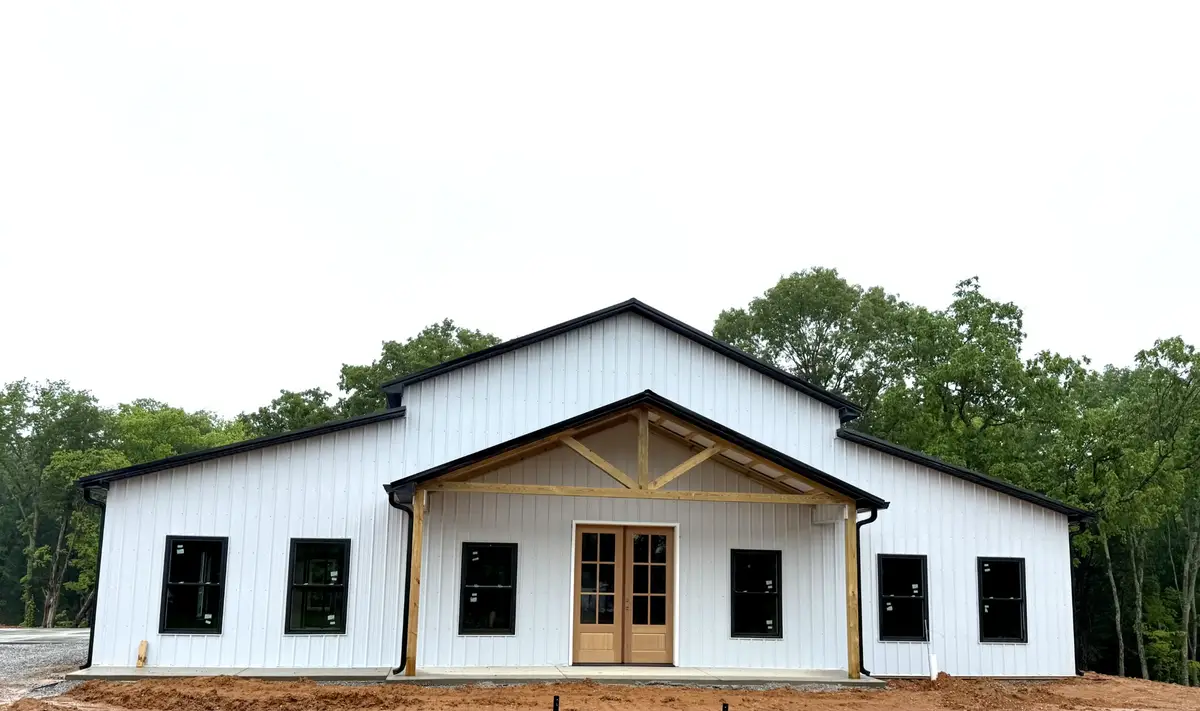 5572 Antioch Rd, Hopkinsville, KY 42240 - #1