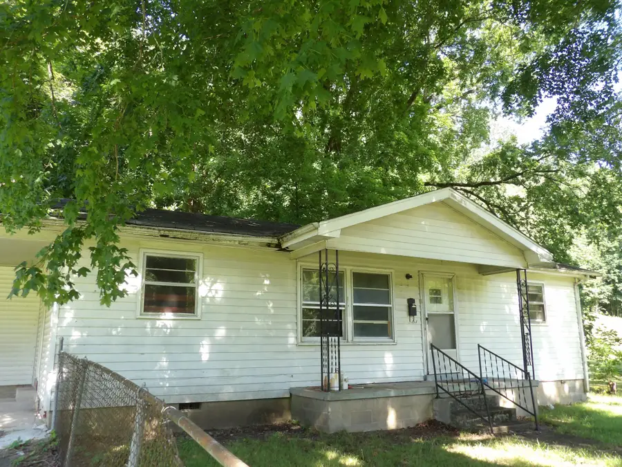 241 Lomax Ave, Waverly, TN 37185 - #2