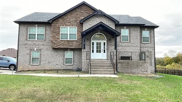 529 Cresthaven Ln, Clarksville, TN 37043