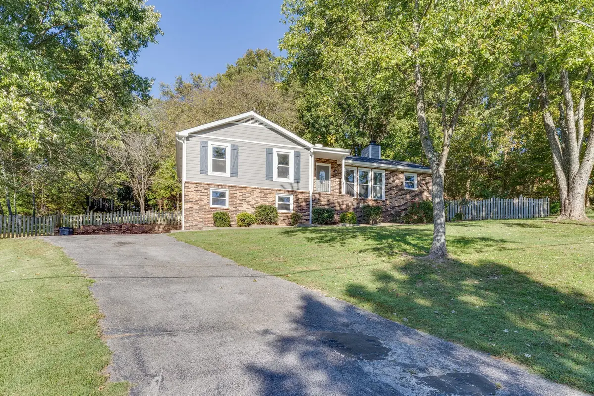 185 Honeysuckle Dr, Hendersonville, TN 37075 - #1