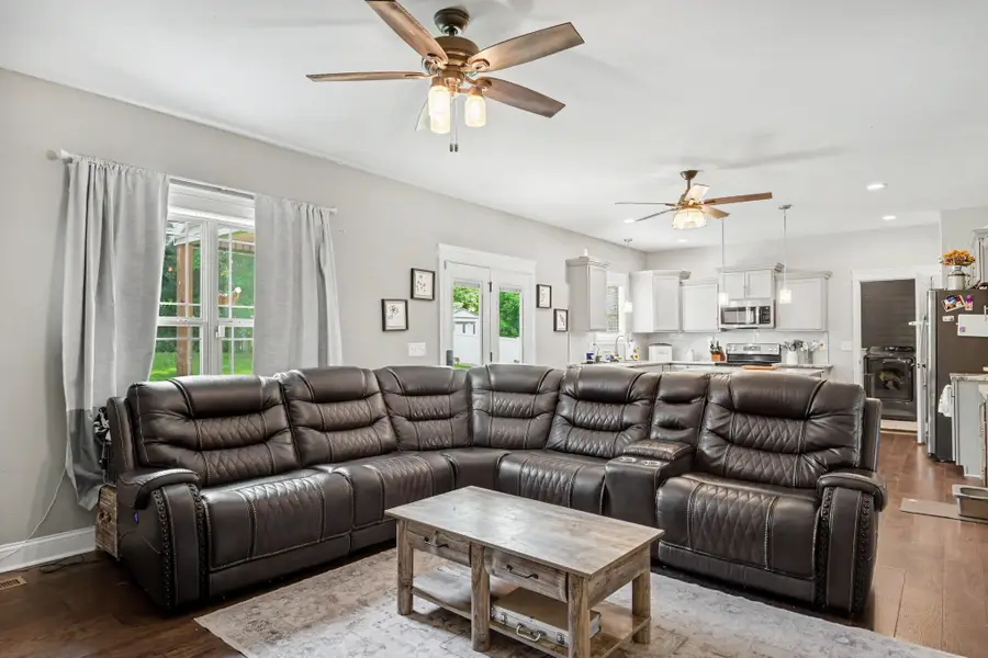 824 Snapdragon Ct, Clarksville, TN 37042 - #3