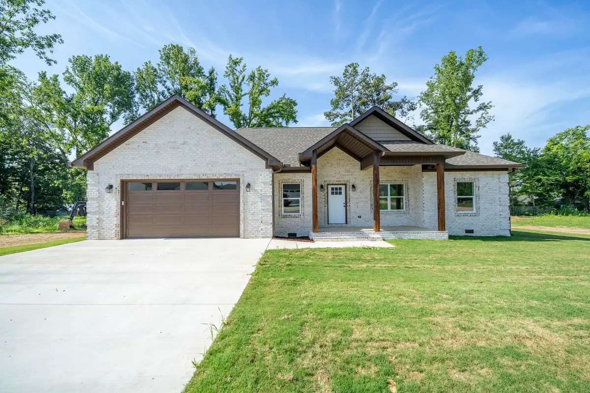 225 Chariot Ln, Savannah, TN 38372 - #1
