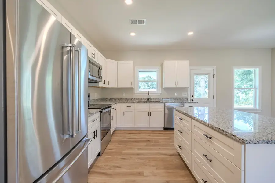 225 Chariot Ln, Savannah, TN 38372 - #2
