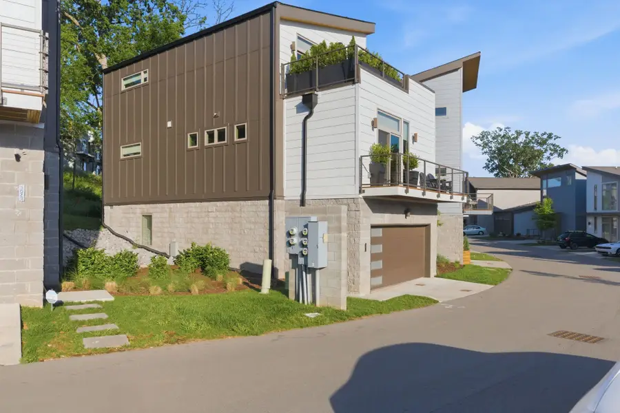 3070 Edwin Cir, Nashville, TN 37207 - #2
