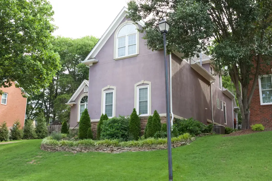 512 Crofton Park Ln, Franklin, TN 37069 - #3