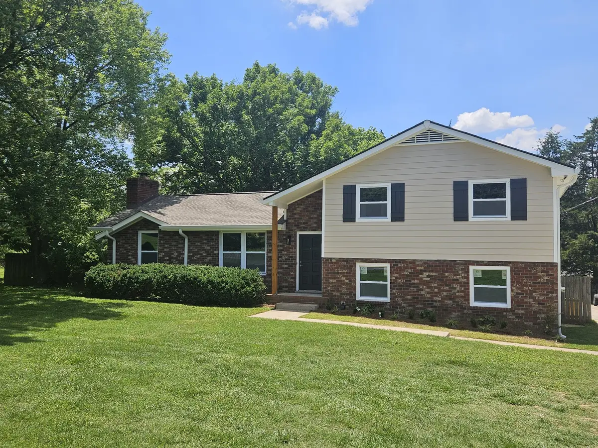 258 Indian Lake Rd, Hendersonville, TN 37075 - #1
