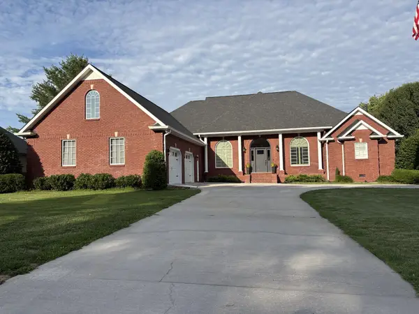 300 Willow Brook Dr, Manchester, TN 37355