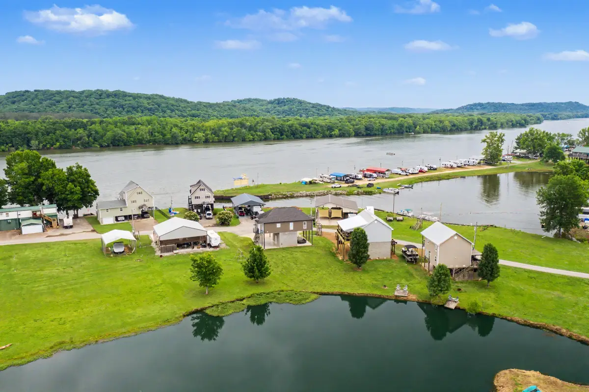 175 Ellen Ln, Decaturville, TN 38329 - #1