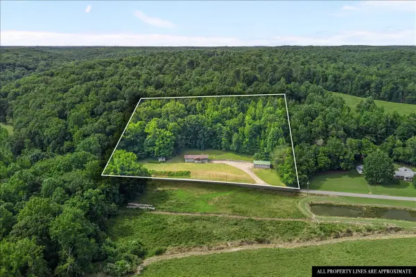 3456 Hurricane Creek Rd, Mc Ewen, TN 37101