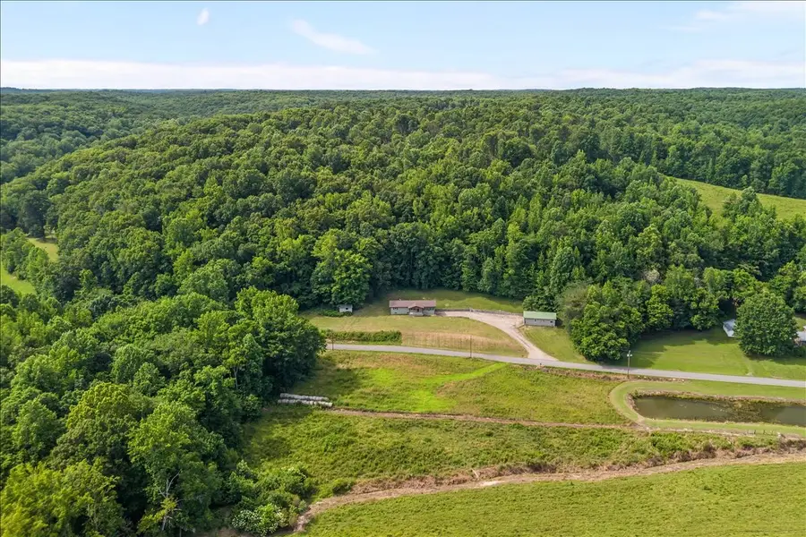 3456 Hurricane Creek Rd, Mc Ewen, TN 37101 - #2
